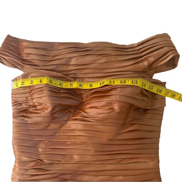 JS Collections Off Shoulder Shirred Taffeta Gown in Copper Size 6 US - Picture 9 of 11